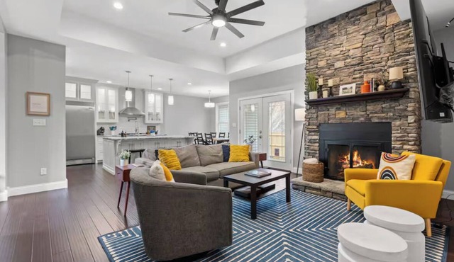 RRG Arch Fun House - Theatre, Game Room, Hot Tub & Views