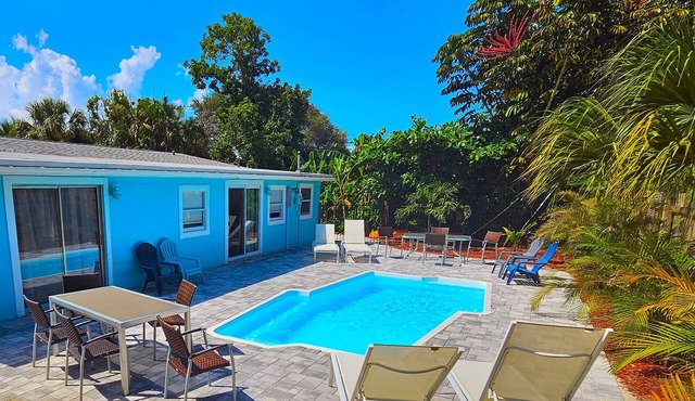 RS Private Suite Heated Pool, Kayak, 5min to Juno Beach & Stadiums