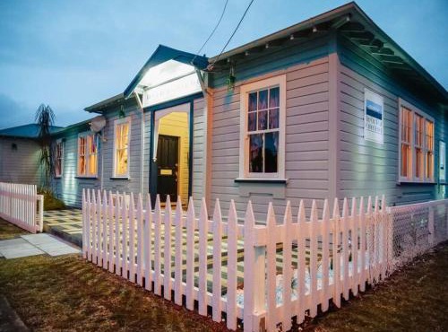 Ruapehu's 5-Star OLD POST OFFICE - 1-4 Bdr West Wing