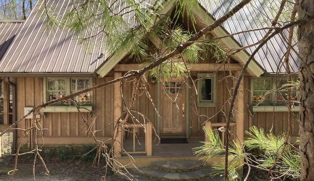 Ruby - A Lovely Cottage in the Woods with Mountain Scenery