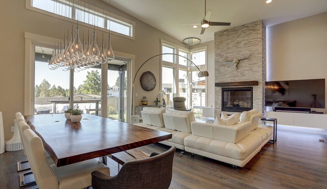 Ruby Peak - Outdoor Living! Modern & Fresh, Hot Tub, A/C, Mountain View, Peloton