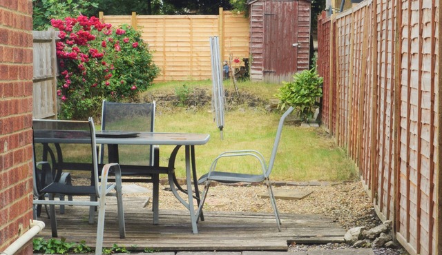 ★Ruby Retreat★ Entire House★ WiFi★ 4 Bed★ Garden★