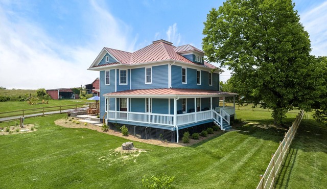 Ruby's Ranch - Modern farmhouse with fully fenced yard and mountain views!