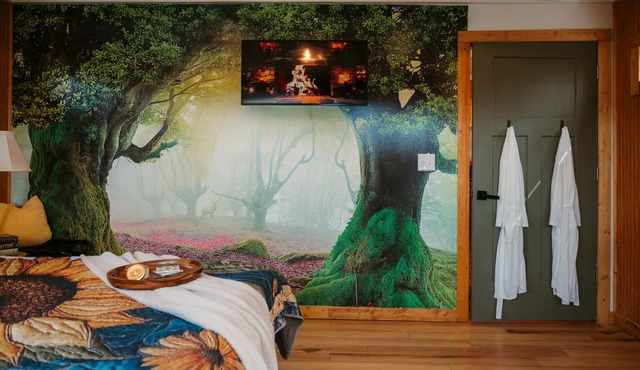 Ruby s Red Cabin Hot Tub Nature Horses Indy