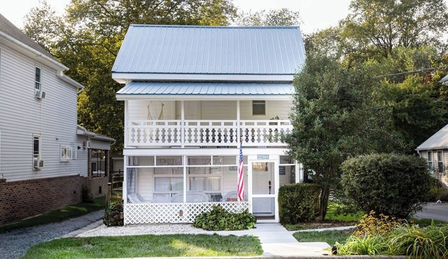Ruby's Sea Glass Cottage near Betterton Beach