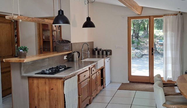 Rucher de la Lauzière - a gite at the end of the world in the Pic Saint Loup region