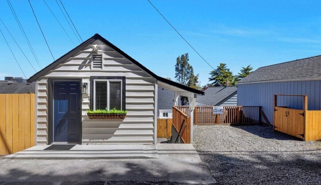 Rucker Avenue Cozy Bungalow