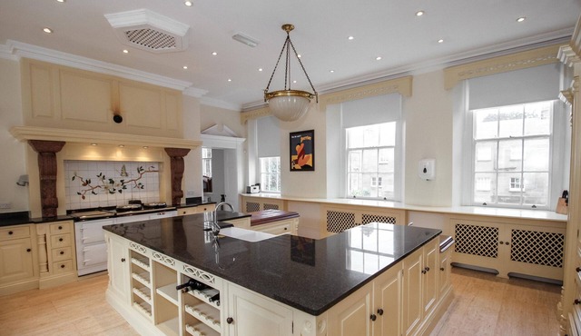 RUDBY HALL, family friendly, luxury holiday cottage in Hutton Rudby