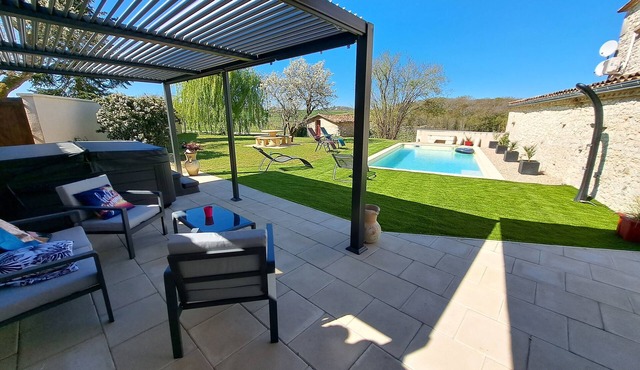 Rudelle house jacuzzi and private pool