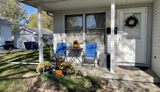 Rudy's - Single level home w/2 Bedrooms, 1 Bath, equipped kitchen, & laundry