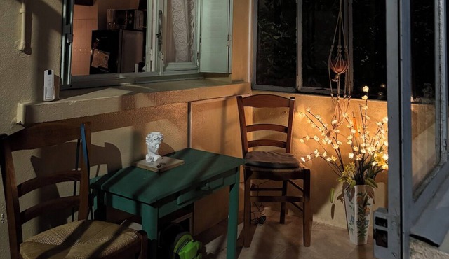 Rue de la Roxanne - Set near the famous vineyards of Chablis and Champagne.n