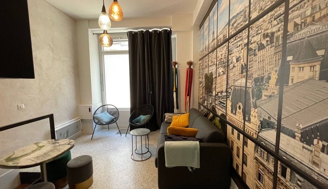 Rue Pétion, Métro VOLTAIRE, with Air Conditioning