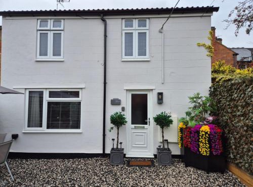 Rugby Coach House, Central location, 5 star rating