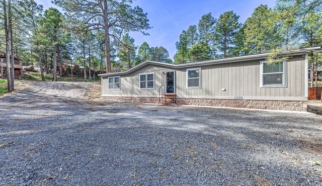 Ruidoso Home Near Golfing, Hiking & Shopping