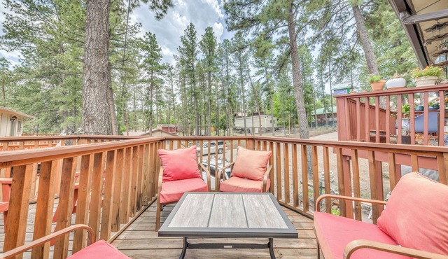 Ruidoso Home w/Balcony ~ 16 Mi to Ski Apache!