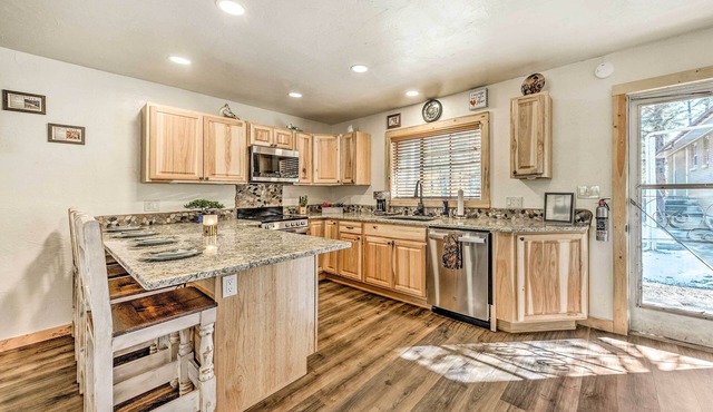 Ruidoso Vacation Rental w/Covered Hot Tub!