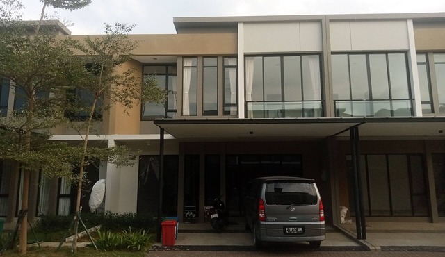 Rumah baru didallas pik 2 dan free pembantu. Banyak wisata kuliner, klub, mall