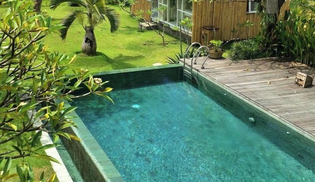 Rumah Putih – Great Value Beachfront 1BR with Pool & Garden