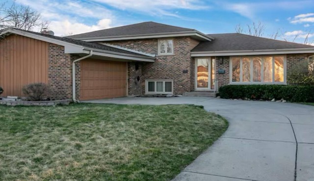 Rumble In the JunglenCharming 3-bedroom house in nice Addison with AC, WiFi