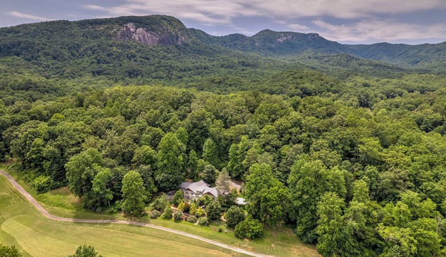 Rumbling Bald Resort - Mountain Golf Retreat!