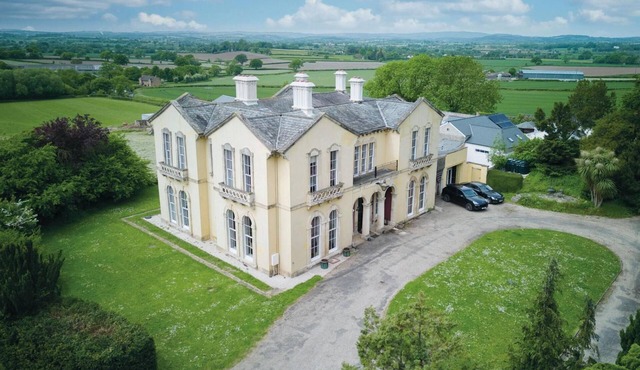 Rumwell Park - 8 Bedroom Manor House- Taunton