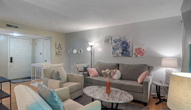 Run Free Lake Escape-Cozy, Homey, Newly Renovated!