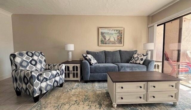 Runaway Bay 135 - Beach, Pool, gym and bay