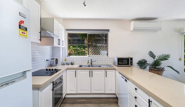 Runaway Bay Waterfront Delight