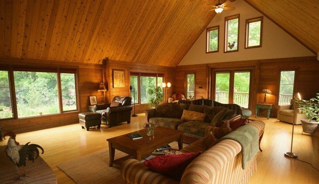 Runaway Rooster B&B - The Roost