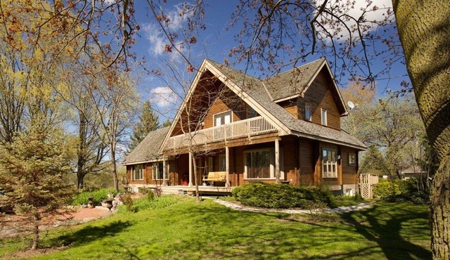 Runaway Rooster B&B - The Nest