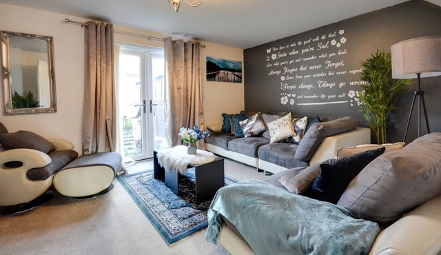 Runcorn Lake house with parking space