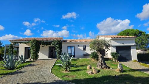 RUNDINELLE-Piscine privée- clim-wifi-plage à pieds