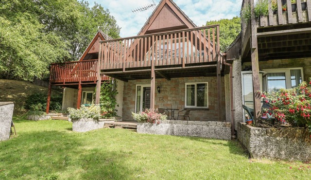 RUNNING WATERS, pet friendly, with pool in Callington