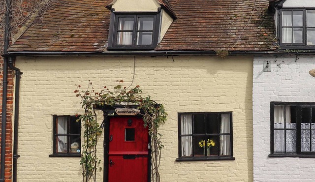 RUNNYMEDE, pet friendly, character holiday cottage in Tewkesbury