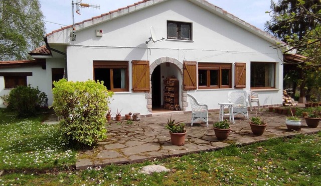 Rural house San Vicente de la Barquera Natural Park. Large farm ideal for pets!