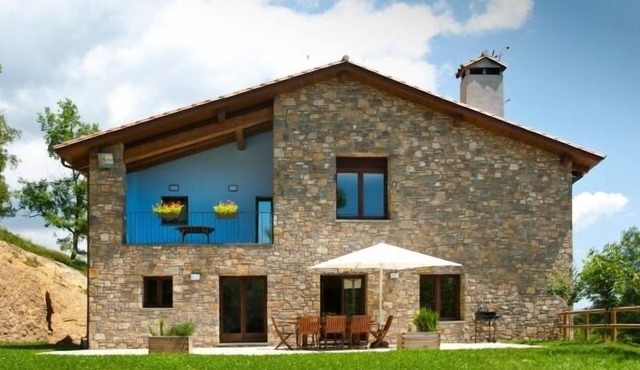 Rural house integrates Mas Serrat de la Teia for 10 people (The House)