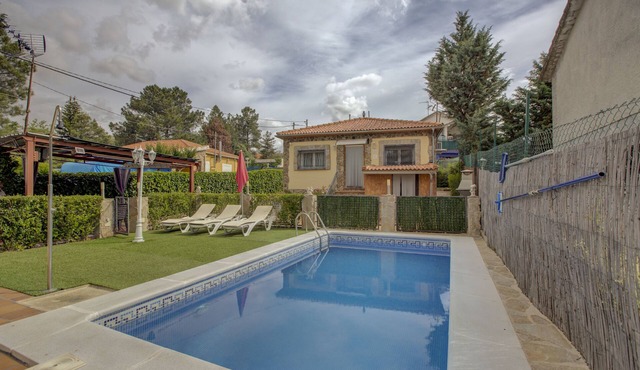 Rural house Higueras, with swimming pool and barbecue. (Suitable for pets).
