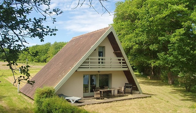 Rural 2 bedroom fully equiped Chalet, 1 of 2, by lake near Chaillac sleeps max 6