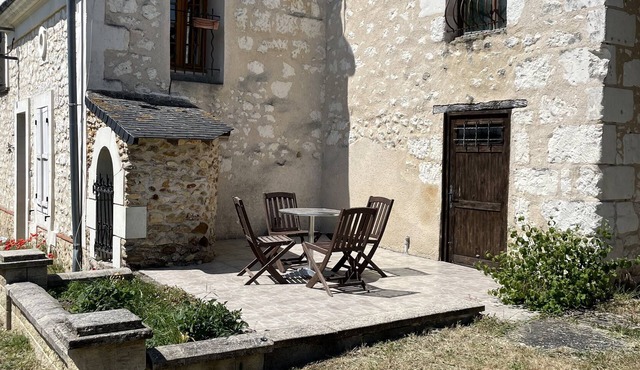 Rural 3 Bedroom Farmhouse With Pool and Games Room