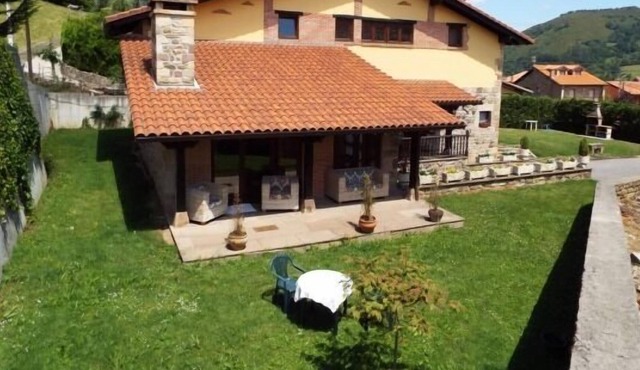 Rural apartment La Riguera de Ginio for 25 people
