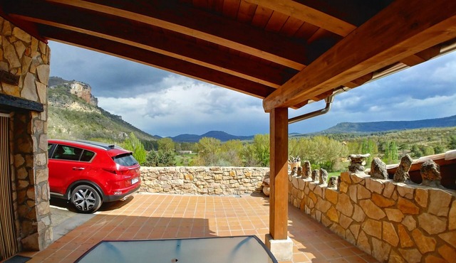 Rural apartment with fireplace and barbecue and mountain views