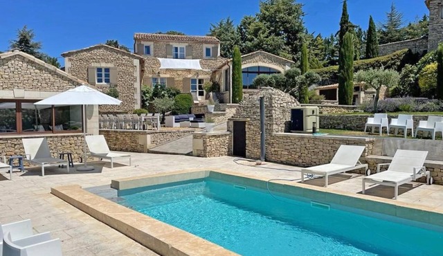 Rural bastide and outhouse with private pool