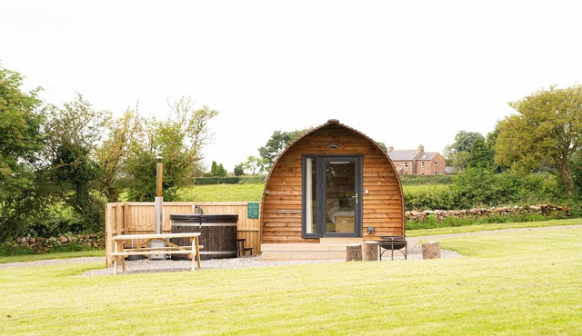 Rural Cabin with Wood Fired Hot Tub