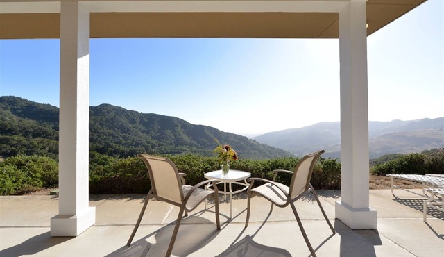 Rural Cambria Getaway. The Big House at Stepladder Ranch & Creamery