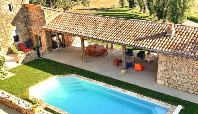Rural charm, air-con, fast WiFi, close to village