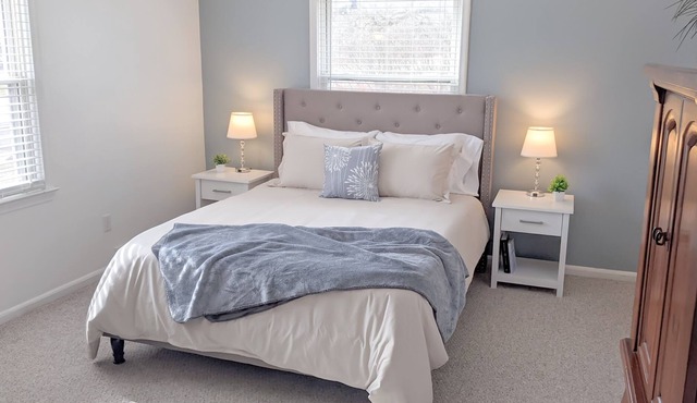 Rural Chic: Renovated Farmhouse near Ann Arbor