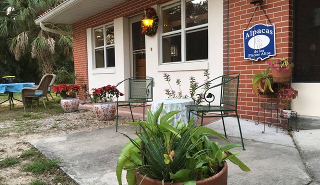 Rural Cottage at Starr Lake - Sleeps 4