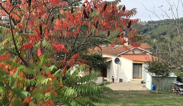 Rural cottage, beautiful views,nLarge gardenn10min from the Château de Bournazel