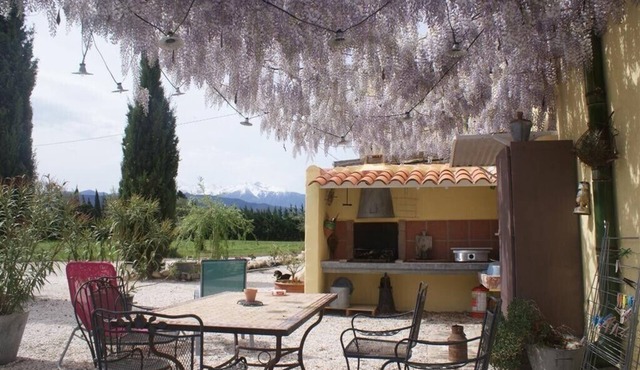 Rural cottage, Catalan farmhouse from the 19th century, in the heart Roussillon
