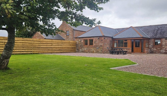 Rural cottage close to Caerlaverock Castle & WWT Caerlaverock. EV charger